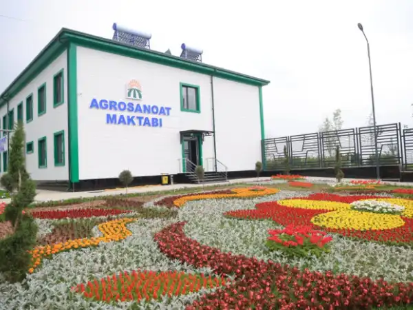 Қувада боғдорчиликнинг янги даври: “Quva Agrostar” инновацион кўчатхонаси бўйлаб пресс-тур